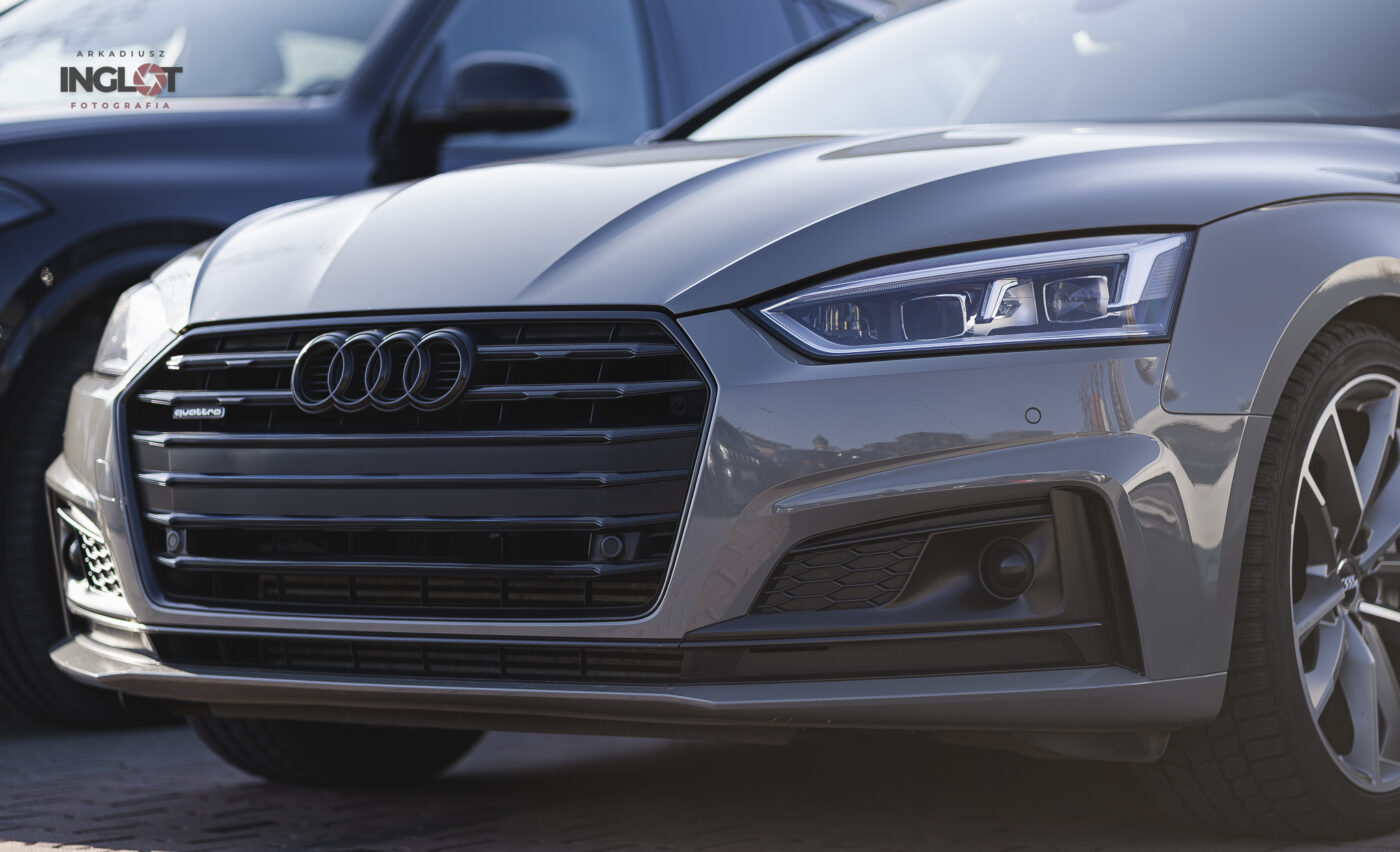 Ukośny widok na front samochodu Audi
