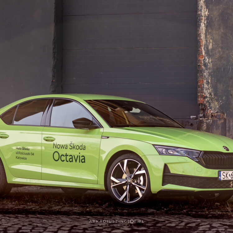 Skoda Octavia Mamba na sesji motoryzacyjnej w industrialnej przestrzeni Załęża
