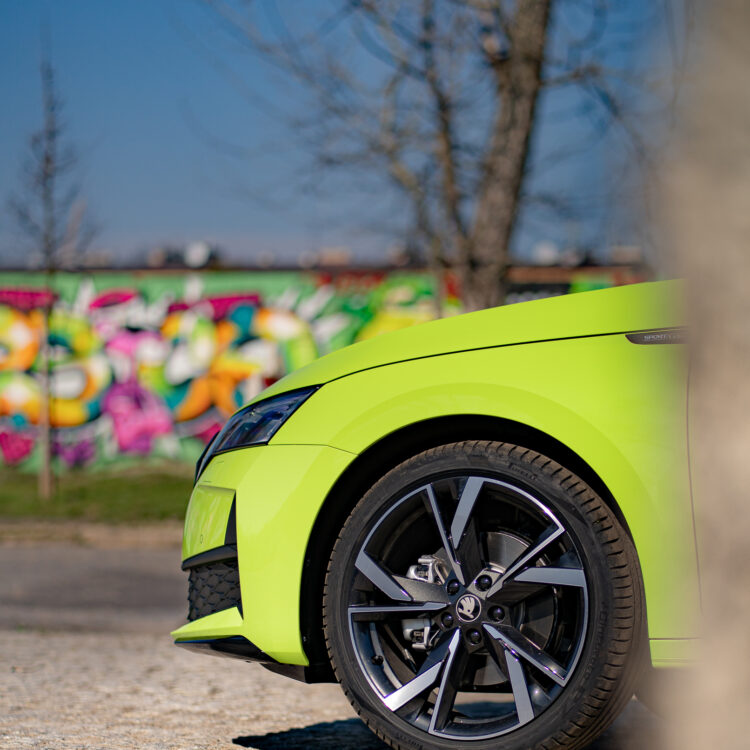 Lakier Mamba Green na Skodzie Octavia – detal designu