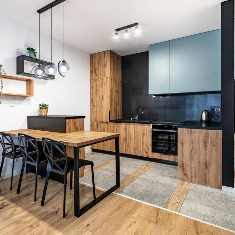 Przestrzeń jadalni i kuchni – zdjęcie do portfolio wnętrz.