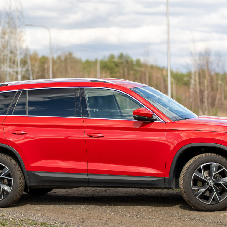 Skoda Kodiaq 2022 Red Velvet przód w świetle dziennym