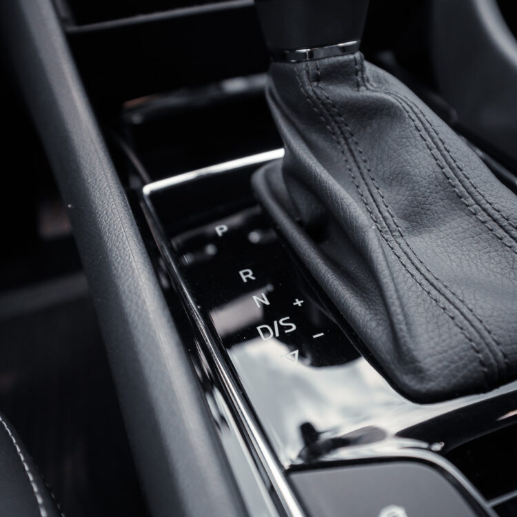 Konsola środkowa z dźwignią DSG