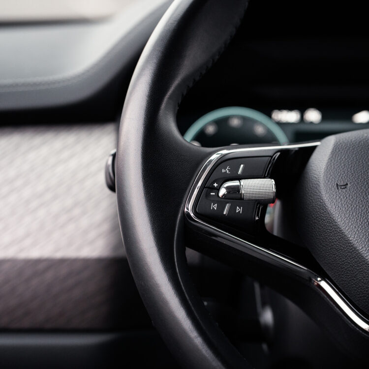 Przyciski na kierownicy wielofunkcyjnej Skoda Kodiaq