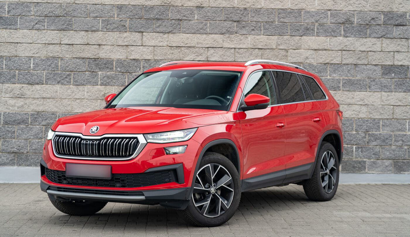 Skoda Kodiaq z lekkiego kąta z przodu